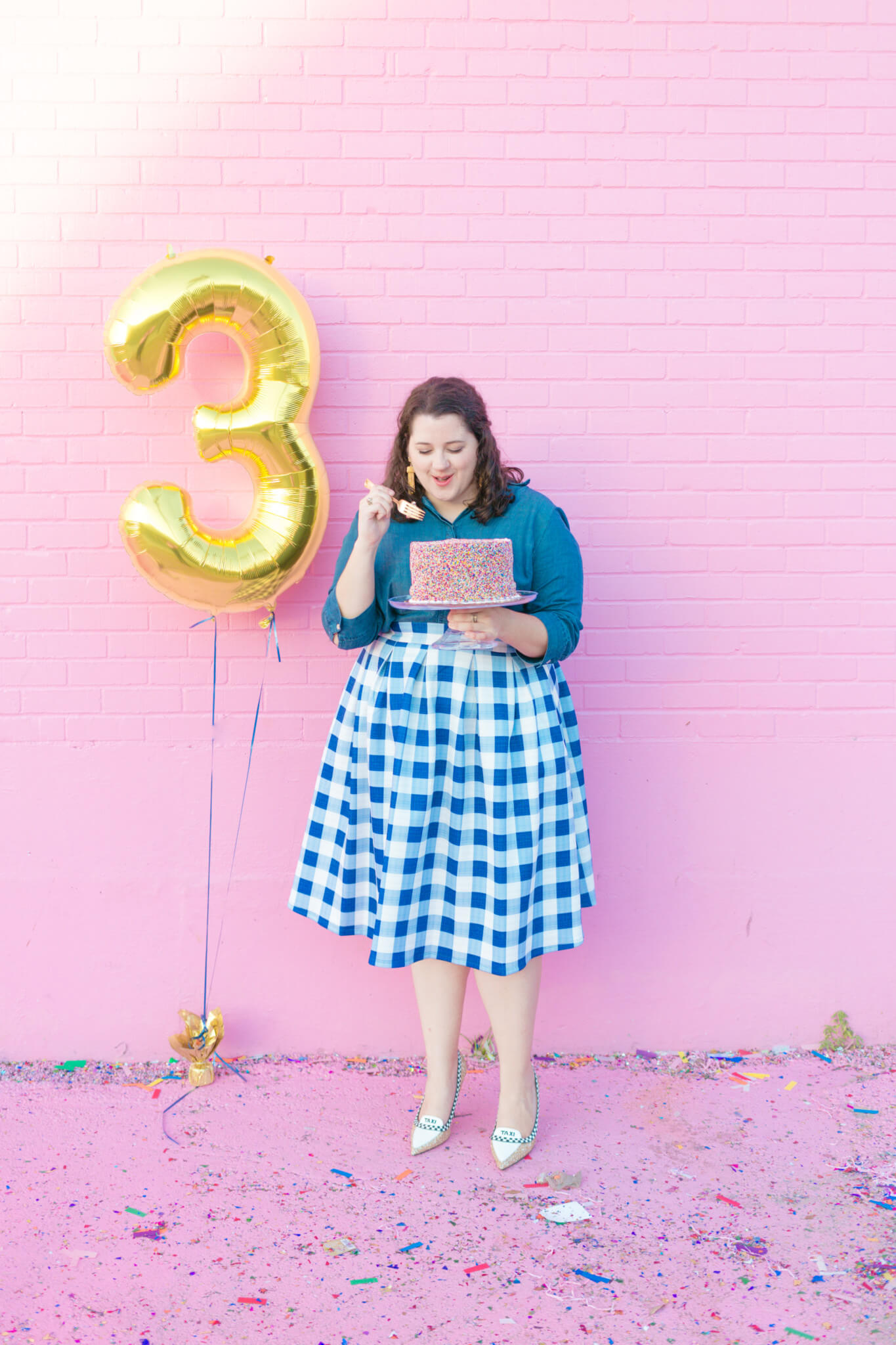 What a better way to celebrate my blogging anniversary than by dressing up, eating cake and taking a ton of photos. | Something Gold, Something Blue a curvy fashion blog by Emily Bastedo