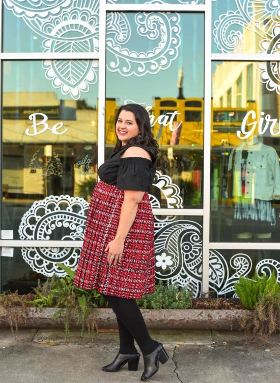 Can you believe holiday season is upon us? Emily Bastedo from curvy style blog, Something Gold, Something Blue is sharing some of her tips for dressing for work and for evening holiday parties in today's post.