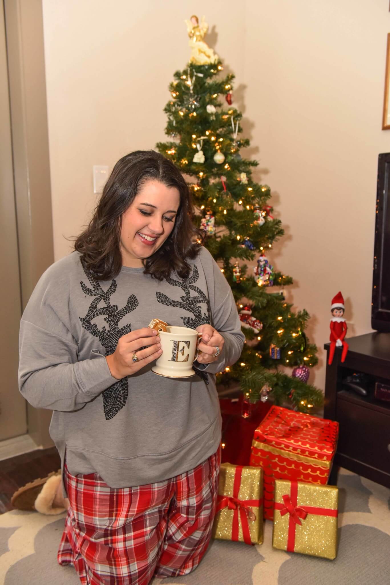Nothing says Christmas morning quite like a mug of hot chocolate and a pair of cozy Christmas PJs. I'm sharing what to wear on Christmas morning to be comfortable and stylish while opening presents with family and friends. This cozy holiday post was written by plus size style blogger, Emily Bastedo of the blog Something Gold, Something Blue - @EmilySGSB