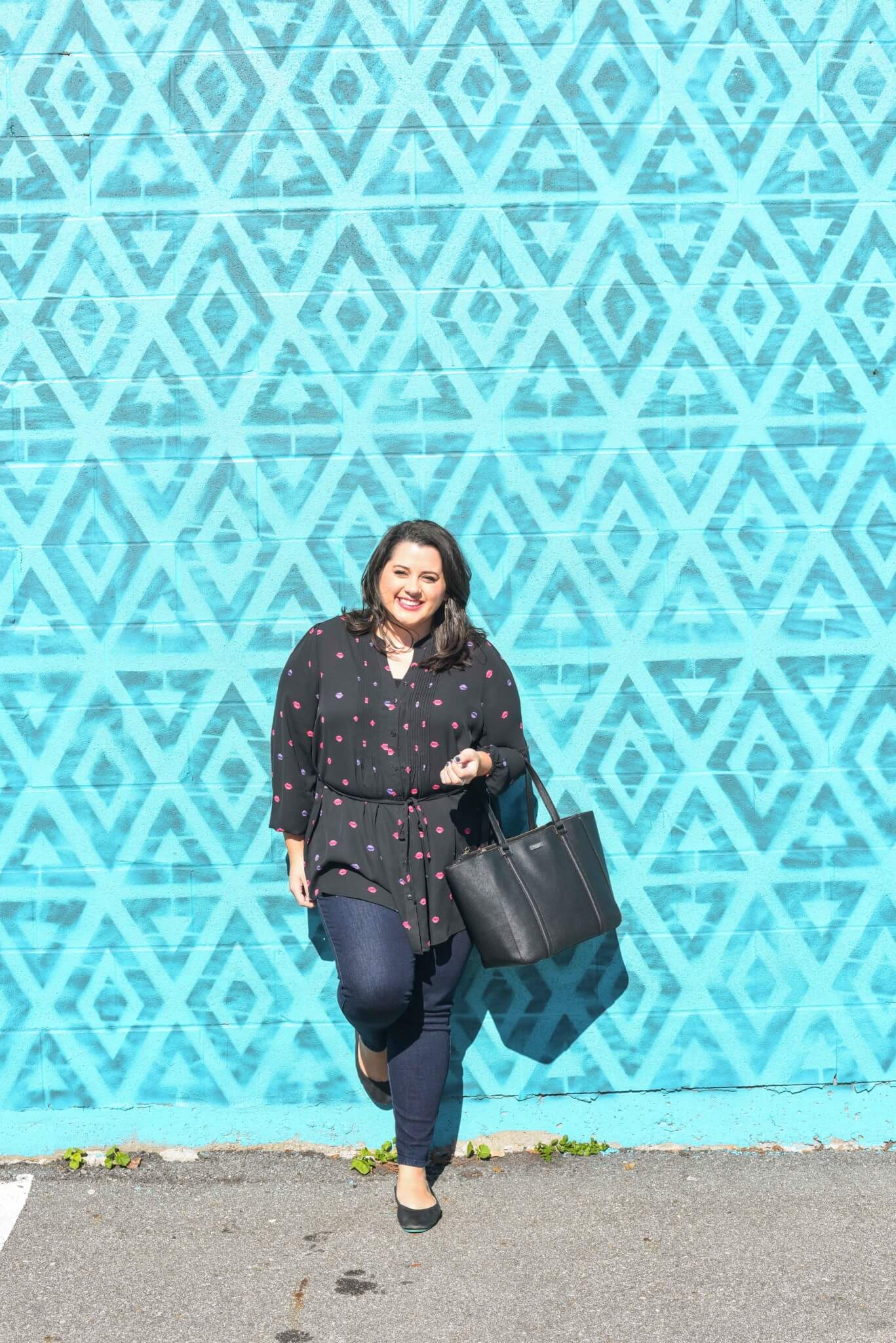 Stuck in a fashion rut? Why not make a Style resolution for the new year. This year, I am vowing to wear more sheer items and to embrace them. Curvy Style Blogger, Emily Bastedo from Something Gold, Something Blue is sharing an adorable lip print black sheer tunic and a pair of jeans as a perfect weekend look. 