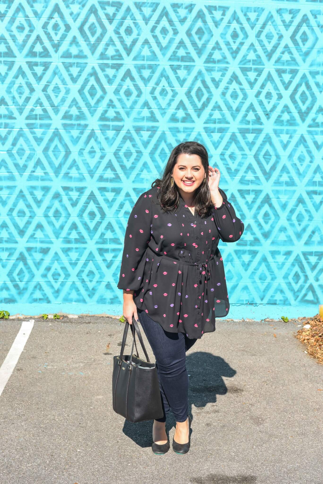 Stuck in a fashion rut? Why not make a Style resolution for the new year. This year, I am vowing to wear more sheer items and to embrace them. Curvy Style Blogger, Emily Bastedo from Something Gold, Something Blue is sharing an adorable lip print black sheer tunic and a pair of jeans as a perfect weekend look.