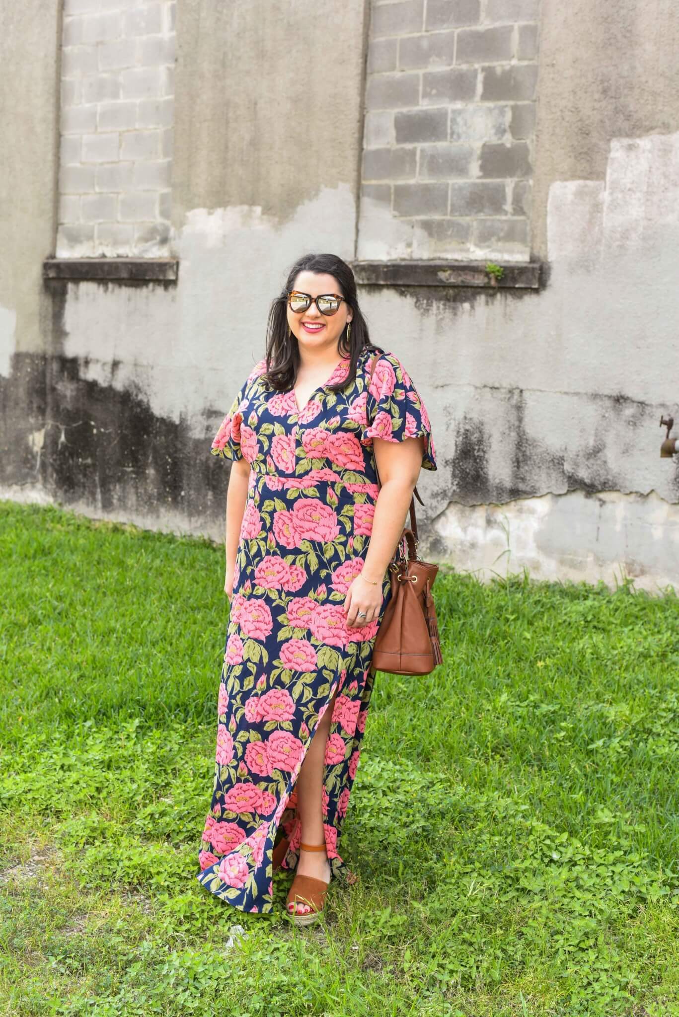 Houston based plus size style blogger, Emily from Something Gold, Something Blue is featuring a fabulous maxi dress that combines two of spring's biggest fashion trends, a bold floral print and maxi dress. Spring style, plus size fashion, curvy fashion, curvy style, preppy style