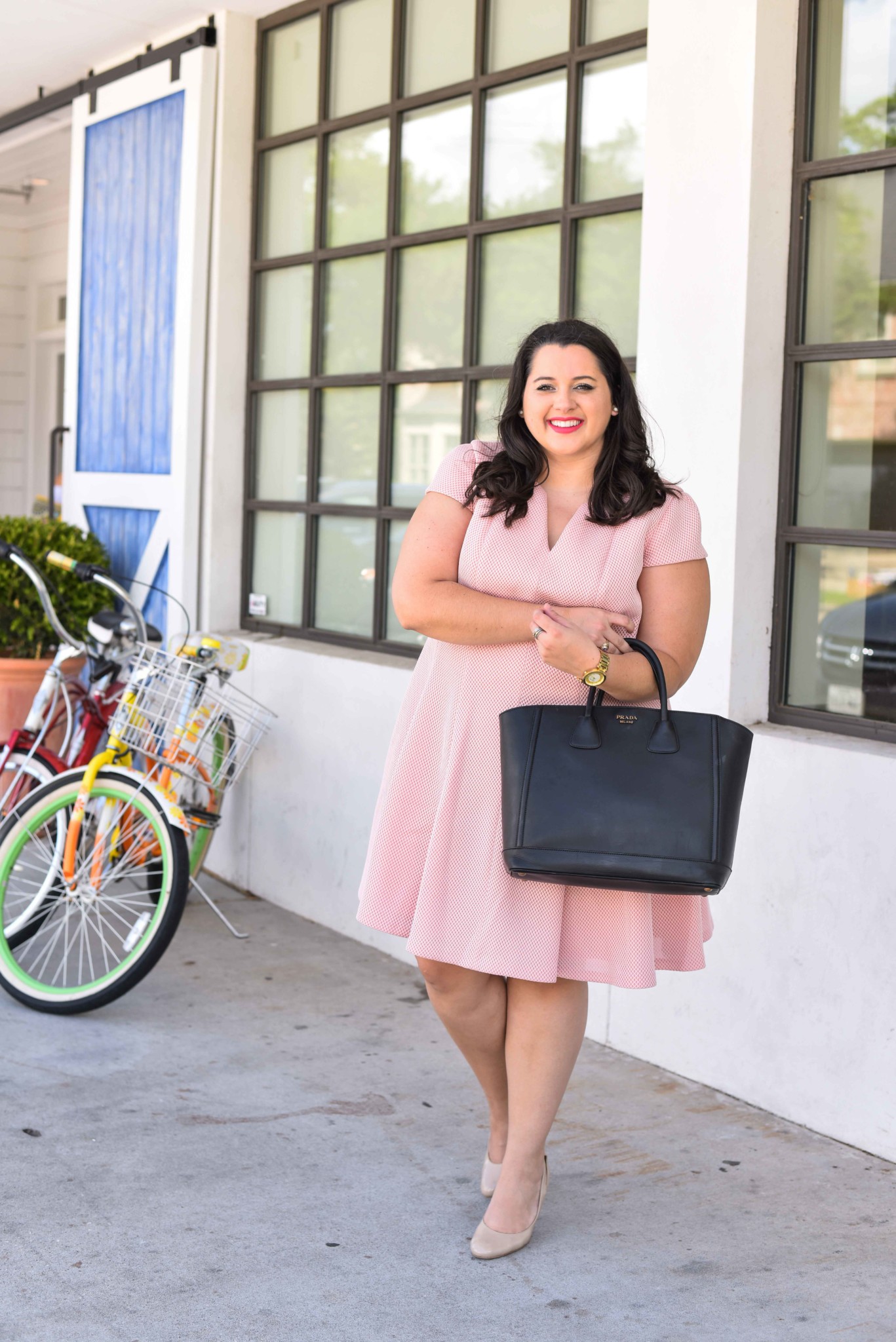 Finding the perfect Mother's Day gift can be tough, especially when it's last minute. I'm sharing 5 last minute Mother's Day gifts that will be sure to put a smile on your Mom's face. I'm also sharing the perfect Mother's Day brunch outfit. Curvy style, plus size style, fashion, Mother's Day outfit