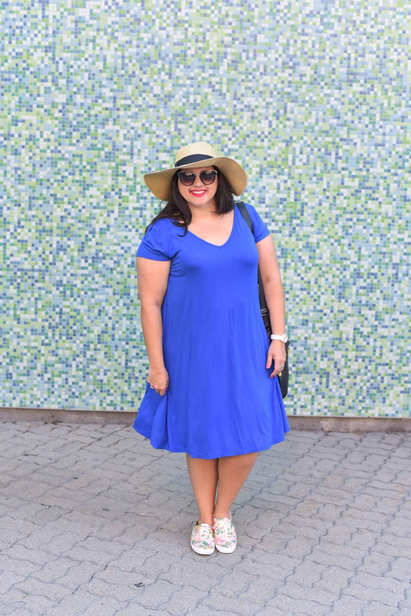 When it gets warm out, a cotton summer dress is the perfect outfit for a relaxing weekend. Paired with a pair of sneakers, this outfit shows you how to stay chic while being comfortable. #plussizze #plussizeblogger #summerfashion #summerdress #summerstyle