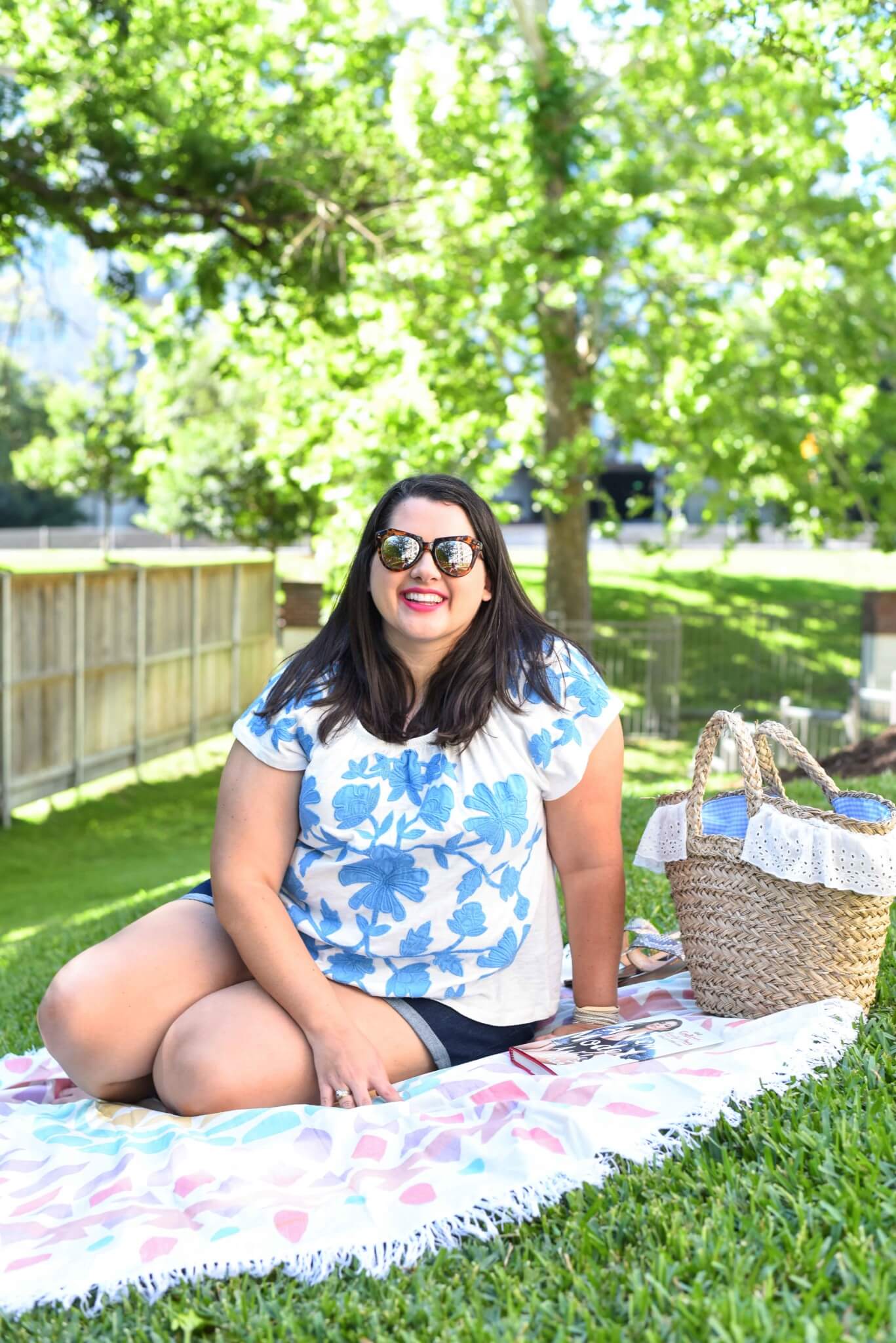 What to wear on Memorial Day Weekend. Having a long holiday weekend to kick off the summer is a perfect excuse to be outside an read a good book. Curvy and plus size style blogger, Emily Bastedo from Something Gold, Something Blue shares how she would style an off the shoulder floral embroidered top to celebrate a casual weekend. 