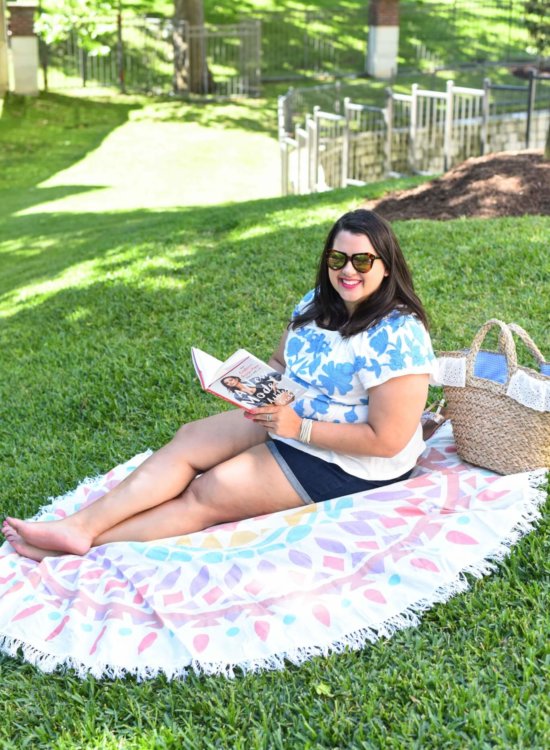 What to wear on Memorial Day Weekend. Having a long holiday weekend to kick off the summer is a perfect excuse to be outside an read a good book. Curvy and plus size style blogger, Emily Bastedo from Something Gold, Something Blue shares how she would style an off the shoulder floral embroidered top to celebrate a casual weekend.