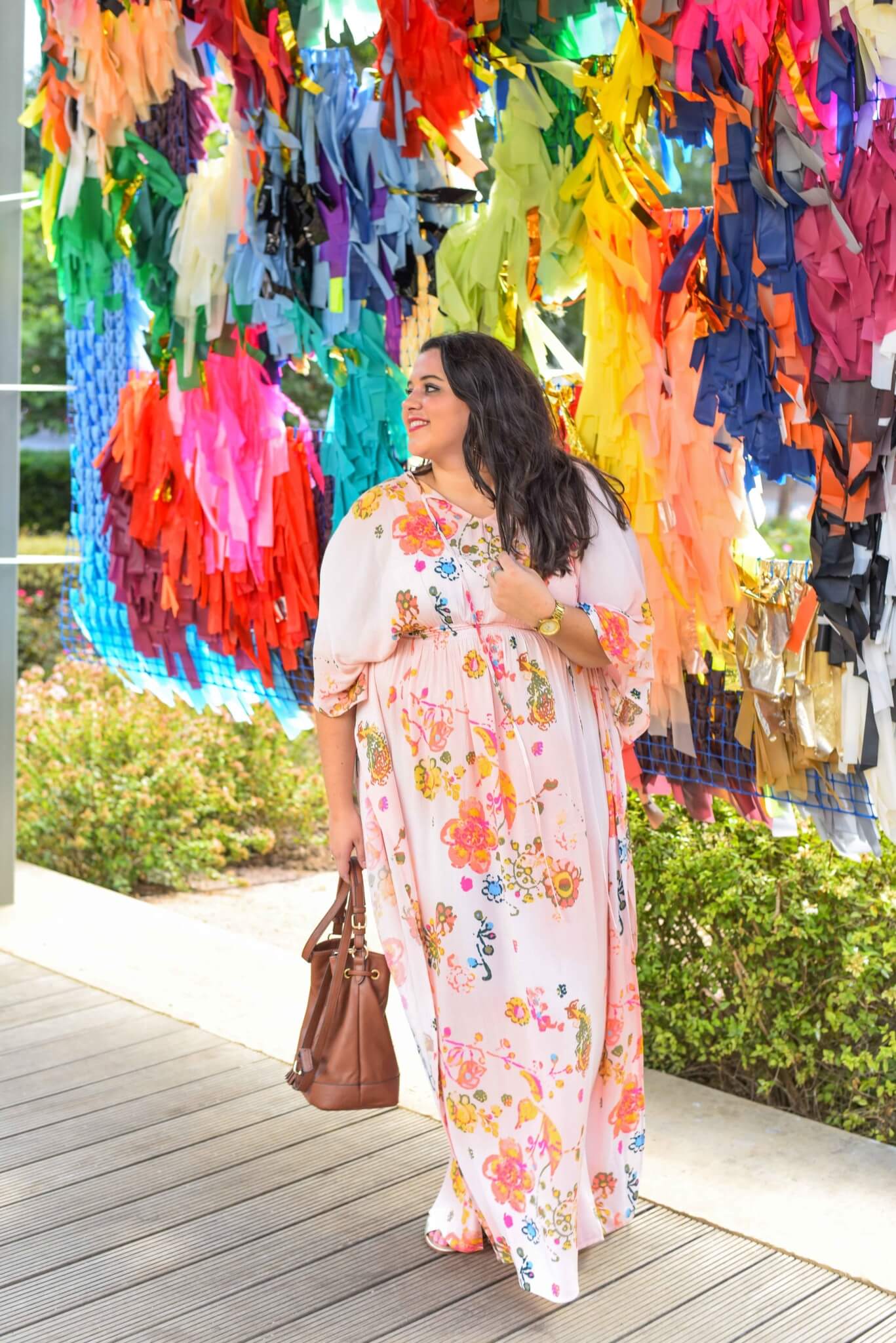 When looking for a maxi dress to include in my curvy closet, I always look for something that can easily transition from day to night. This plus size maxi dress from my Gwynnie Bee clothing subscription was perfect for roaming around Houston. #plussizefashion #plussizedresses