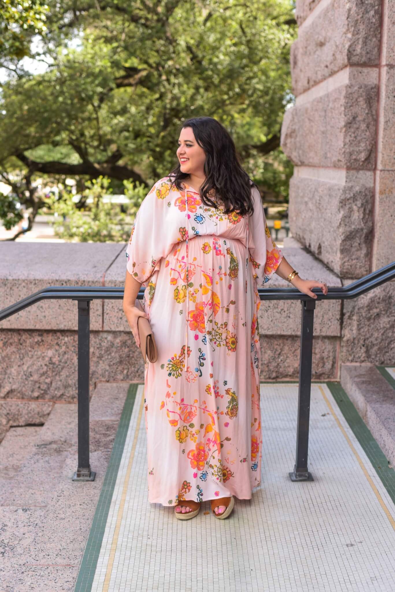 Looking for the perfect date night outfit? A beautiful printed maxi dress goes easily from day to night. #datenight #plussizefashion