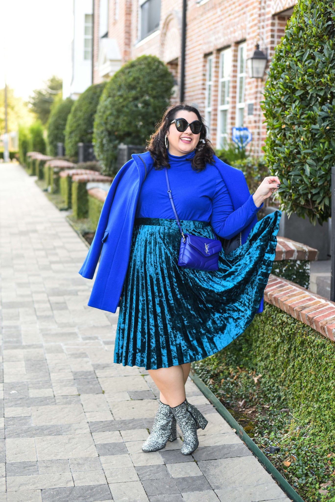 Looking fabulous and wearing the latest fashion trends can be done by anyone at any size. Something Gold, Something Blue is sharing how she is embracing the monochromatic trend by styling an all blue outfit. 