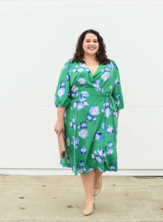 Easter weekend is just around the corner and this green floral plus size faux wrap dress is perfect for Easter Sunday brunch.