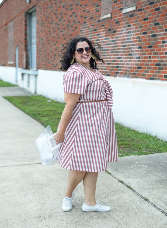 Summer has officially hit Texas and battling the 100+ degree temps can be difficult. Luckily, this striped linen dress from Eloquii helps me to look and feel cool without a lot of effort.