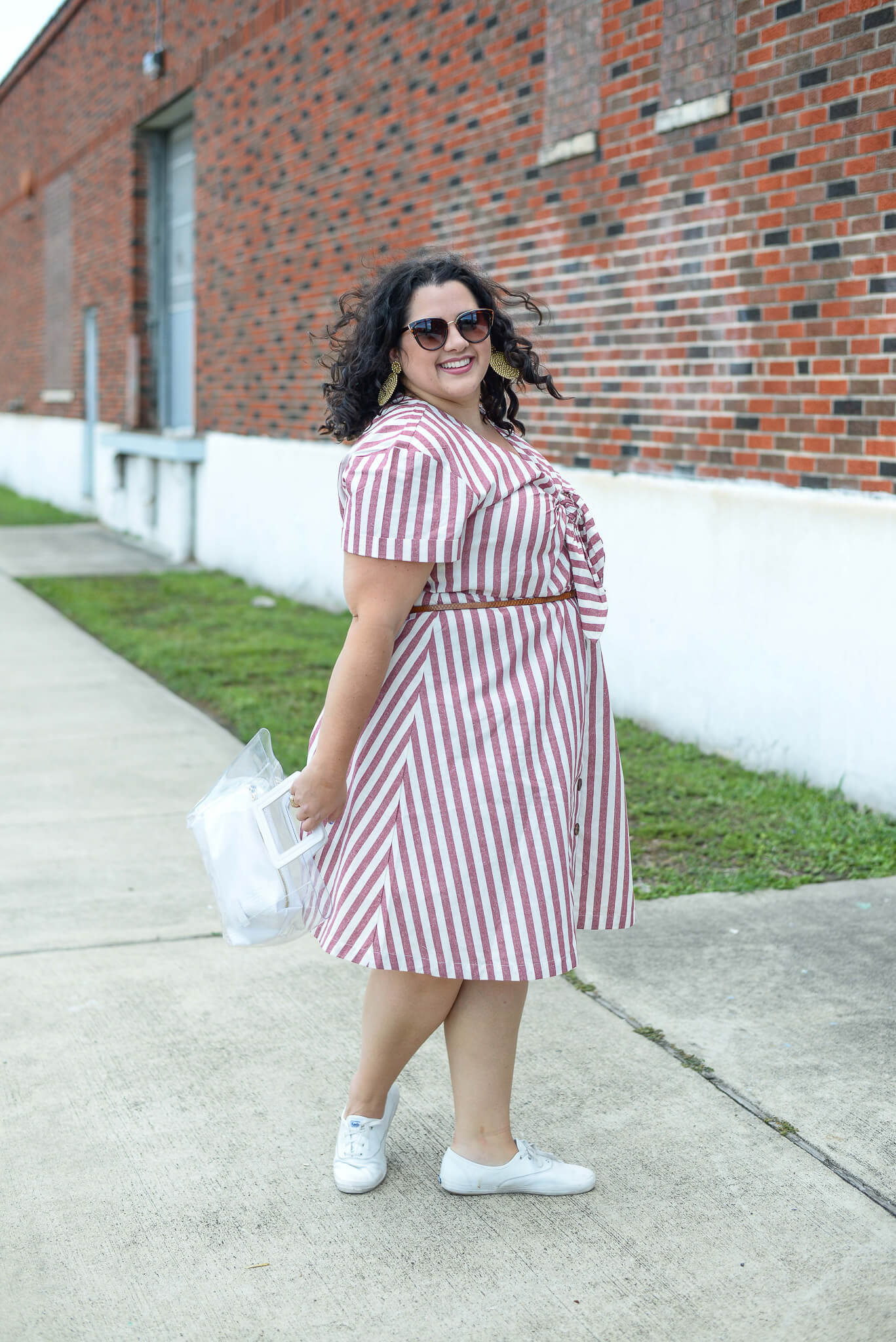 Summer has officially hit Texas and battling the 100+ degree temps can be difficult. Luckily, this striped linen dress from Eloquii helps me to look and feel cool without a lot of effort.