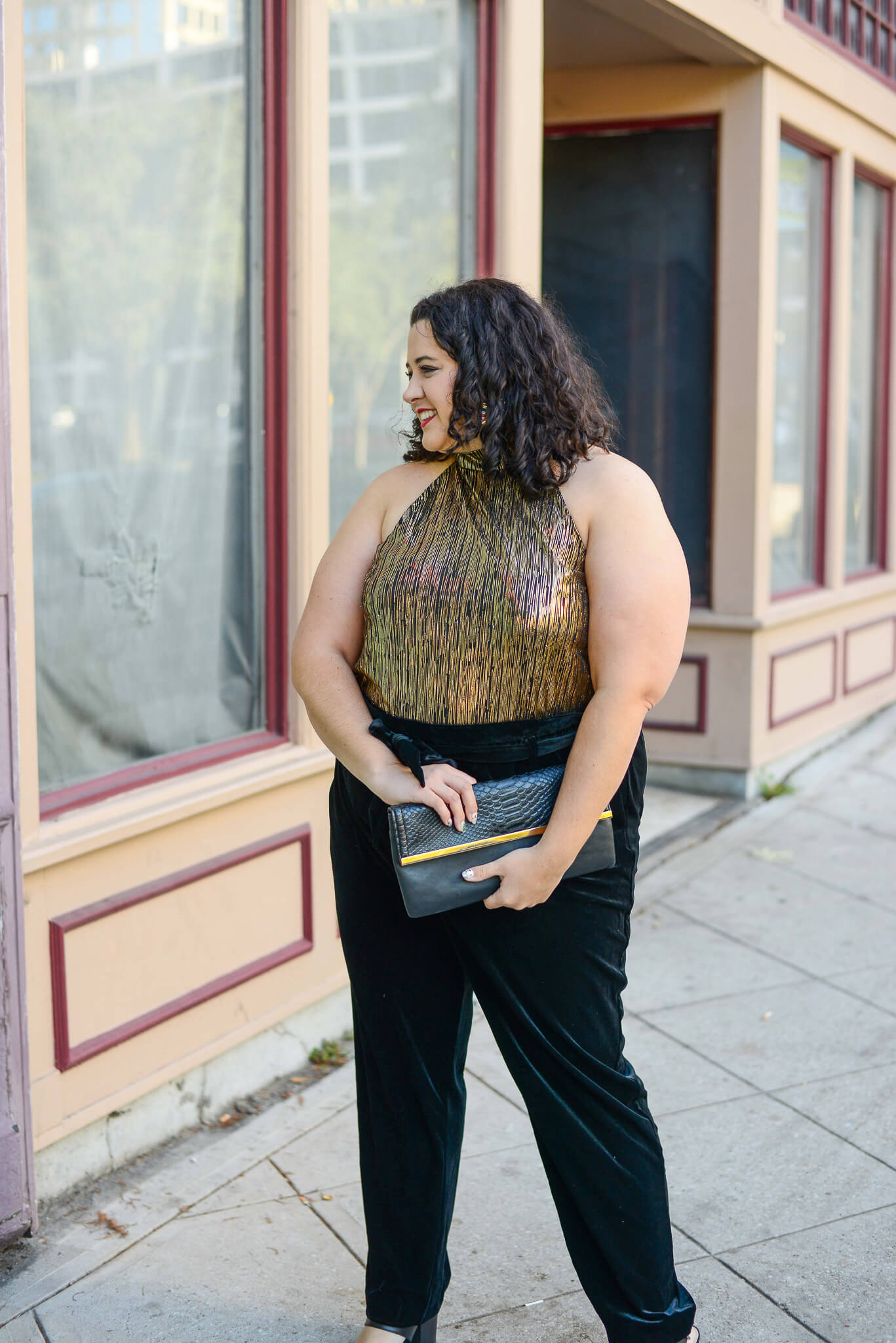 Plus size velvet pants make for the perfect NYE party outfit