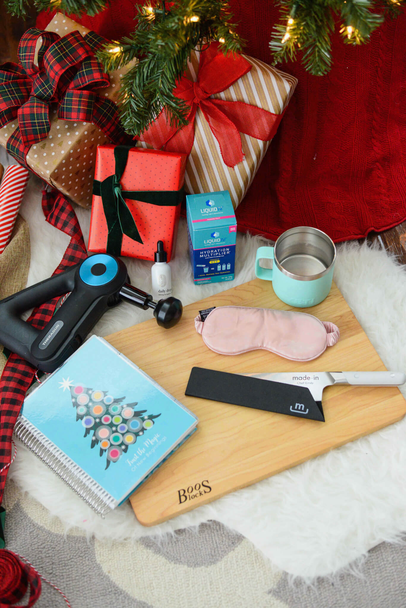 Holiday gift guide for the girl boss, frequent traveler, home cook, men, athlete and clean beauty